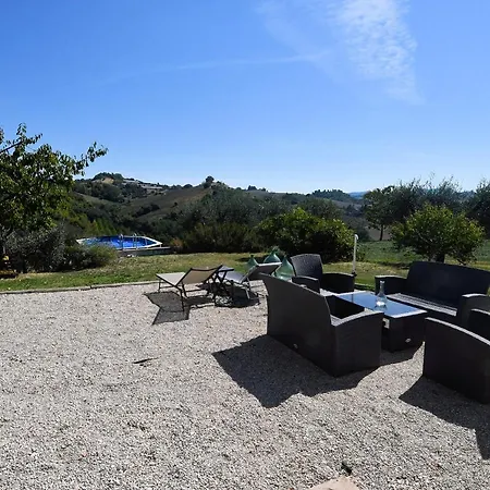 Charming 2-bed In * Petritoli