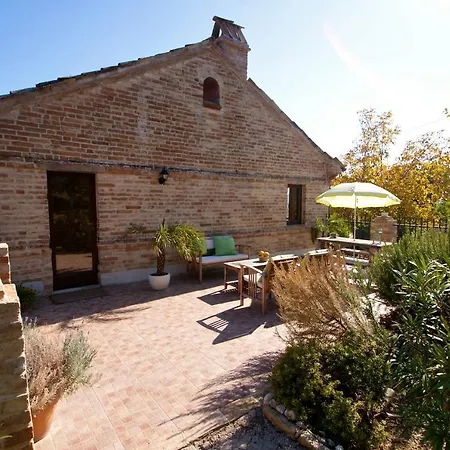 Charming 2-bed In Petritoli
