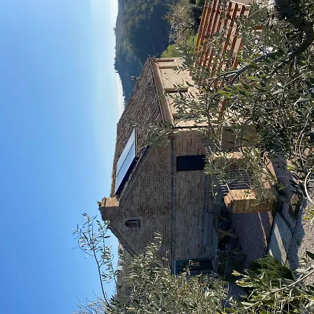 Charming 2-bed In Petritoli